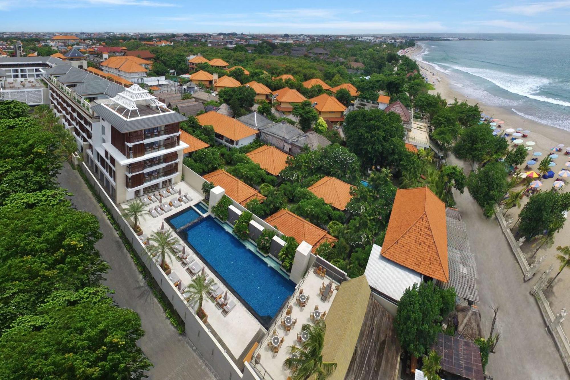 The Bandha Hotel & Suites Legian Exterior foto Aerial view of the hotel