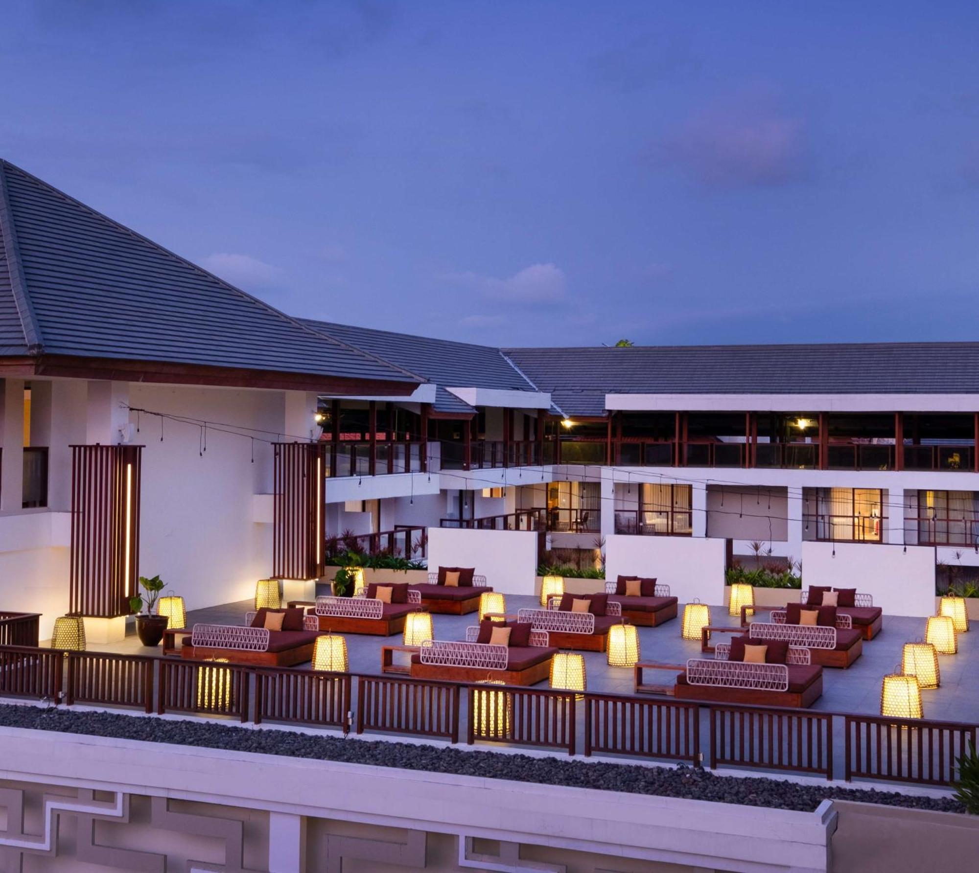 The Bandha Hotel & Suites Legian Exterior foto The hotel's rooftop bar